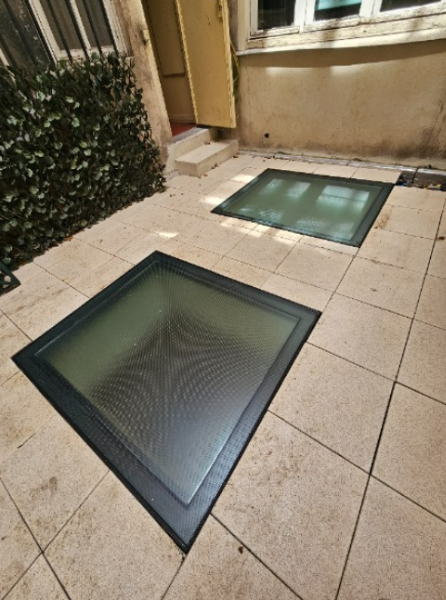 Kit plancher vitré, dalles de verre, puits de lumière, plancher de verre  Ile de France : Metal et Transparence